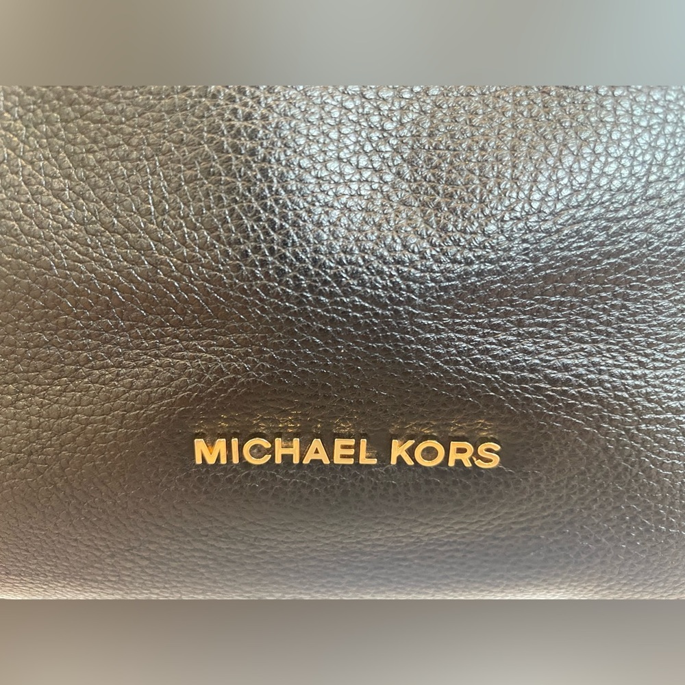 Micheal Kors Raven Large Leather Shoulder Bag Black with Gold Hardware - Picture 3 of 7